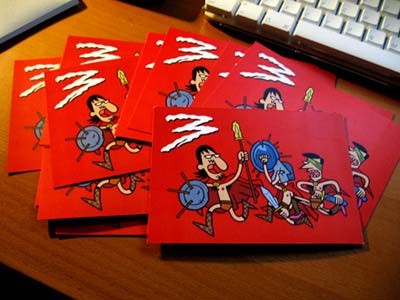 Edición limitada de 150 postales con los protagonistas de Con amigos como estos parodiando 300