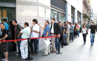 Cola-de-espera-en-Pza_-Cata.jpg