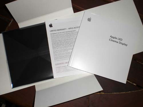 apple_cinema_24_macbook_8.jpg