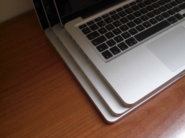 Todos_macbook_pro_mid_2009-08.jpg