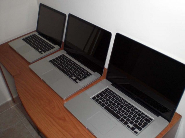 Todos_macbook_pro_mid_2009-12.jpg