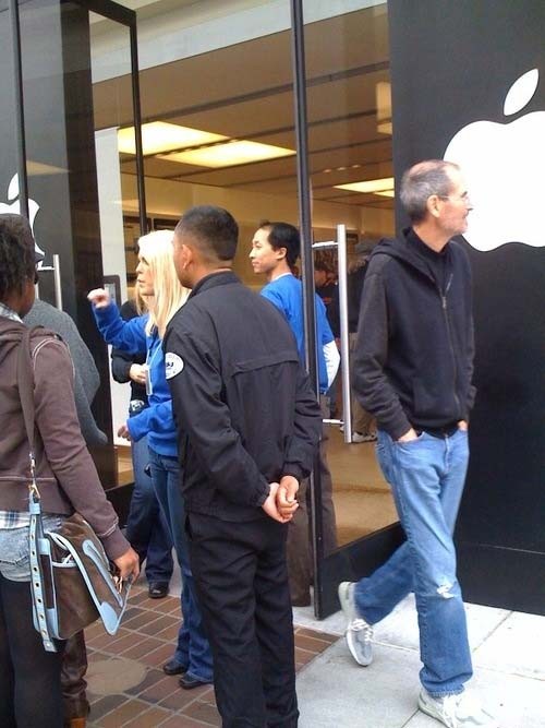 steve_jobs_ipad_launch_b.jpg