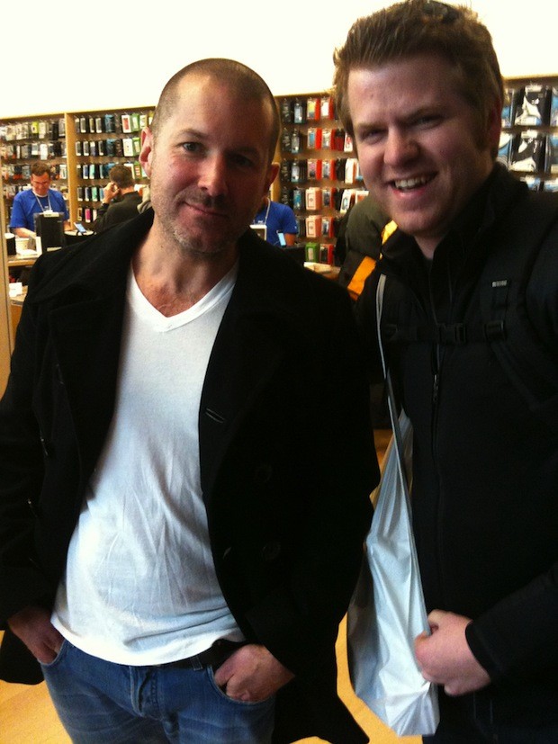 jonny_ive_ipad_launch.jpg