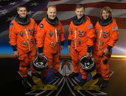 Mision sts135 s 002 425
