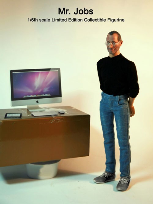 062711_rg_SteveJobsFigurine_03.jpg