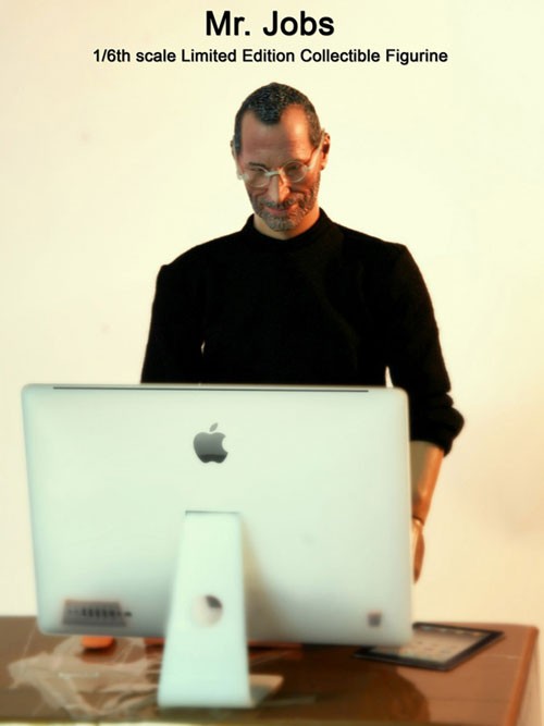 062711_rg_SteveJobsFigurine_01.jpg