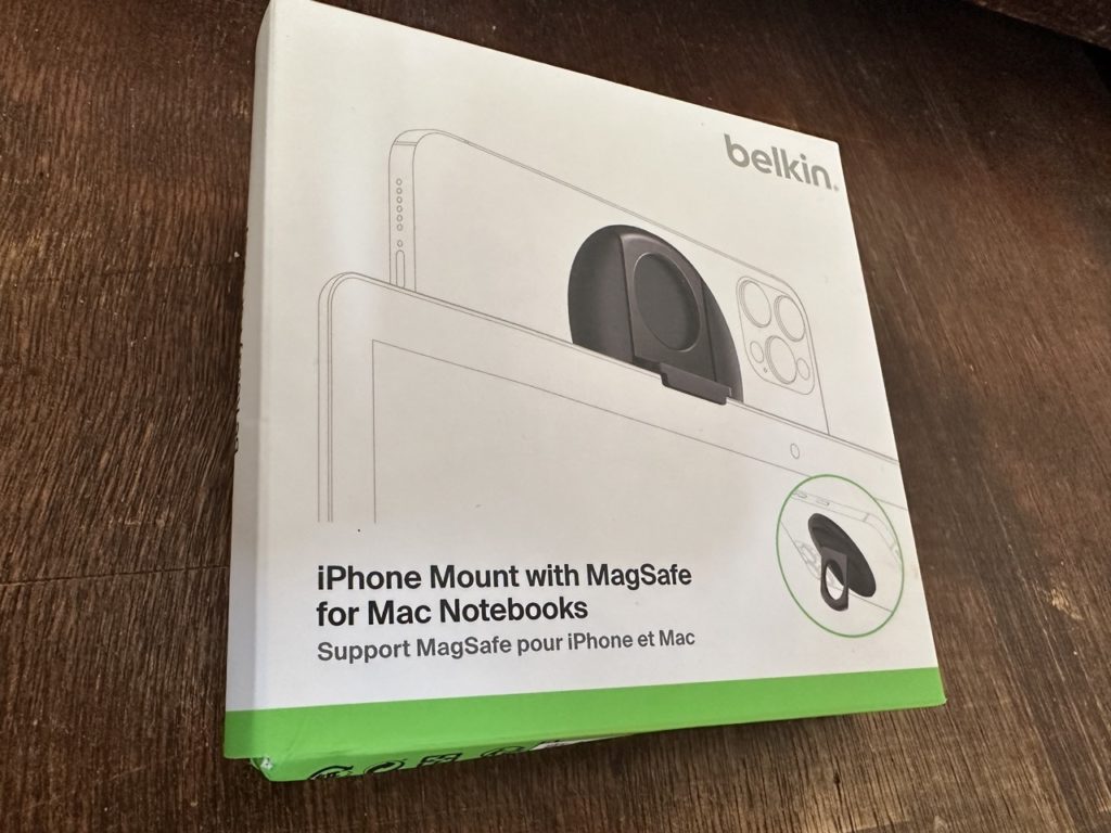 Soporte de iPhone con MagSafe de Belkin para monitores y Mac de