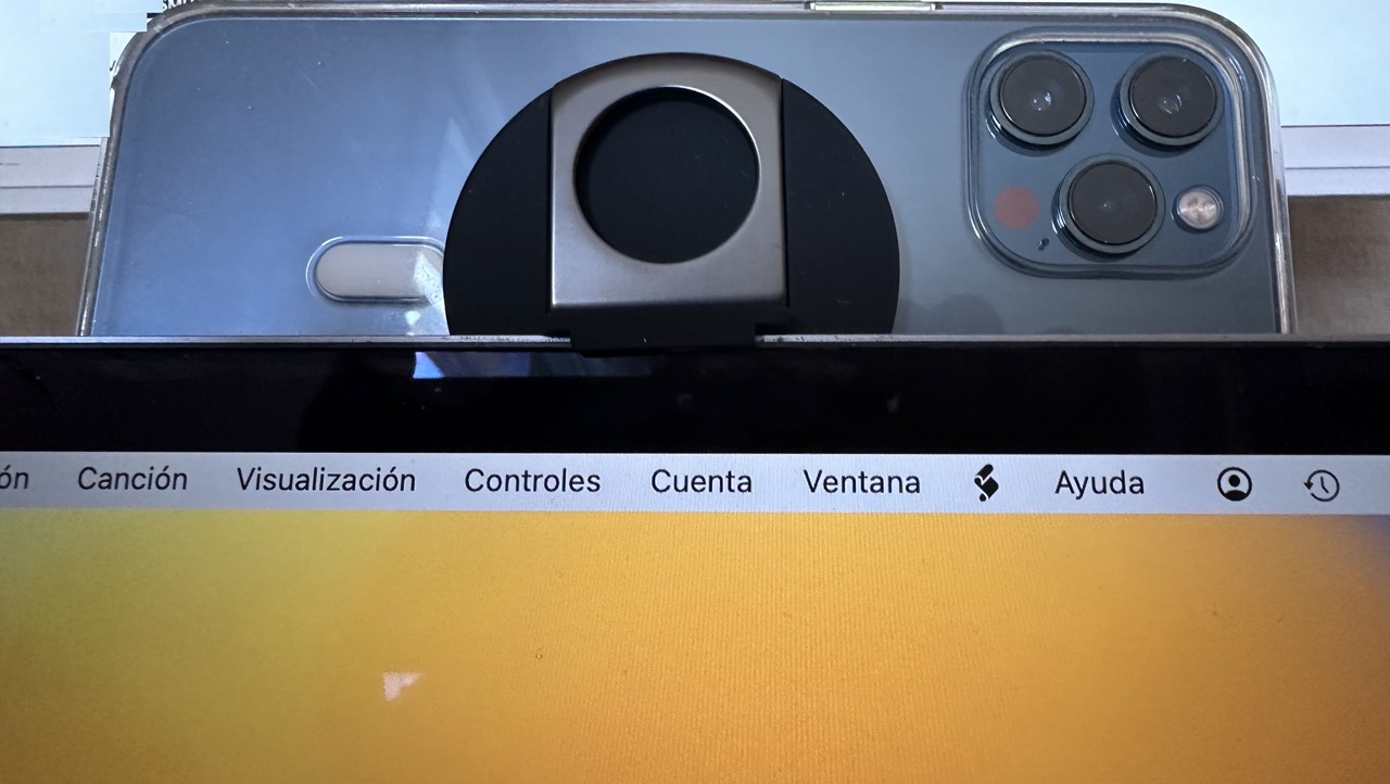 Soporte de iPhone con MagSafe de Belkin para monitores y Mac de mesa -  Apple (ES)